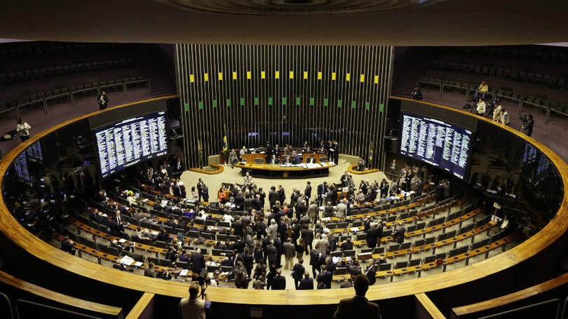 Câmara conclui votação em primeiro turno da PEC do Orçamento Impositivo Concluída a votação dos destaques, o presidente da Câmara, deputado Henrique Eduardo Alves (PMDB-RN), apresentou proposta para quebrar o interstício de cinco sessões e votar a PEC. Foto: Divulgação