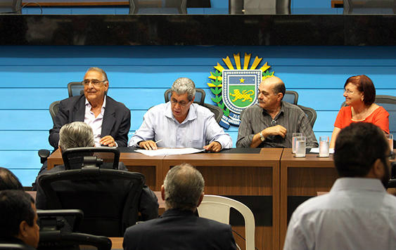 Municípios e entidades recebem recursos de emendas e destacam parcerias Municípios e entidades recebem recursos de emendas e destacam parcerias