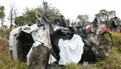 Condutor de Meriva que morreu ao colidir com um caminhão na BR-262 foi identificado como Lúcio Murilo Fregonese Barros, diretor-presidente da empresa. Veículo teria aquaplanado durante ultrapassagem