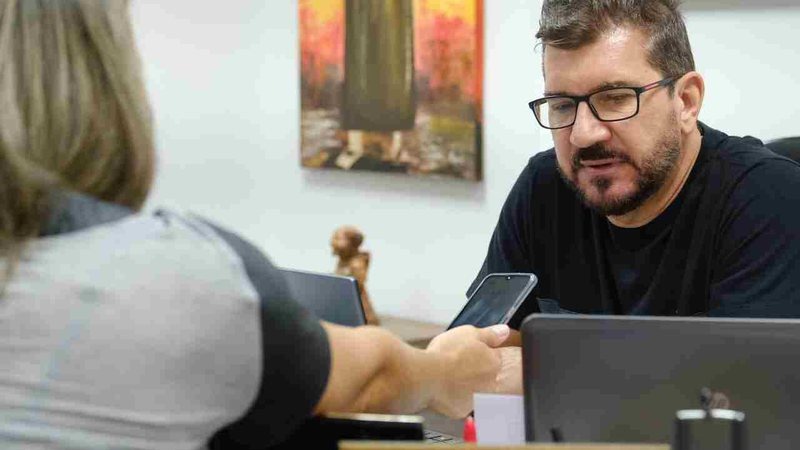 Após recorde de mortes no MS, deputado pede plano e alerta sobre ônibus lotados Deputado estadual Pedro Kemp, do PT de Mato Grosso do Sul - Reprodução/Facebook