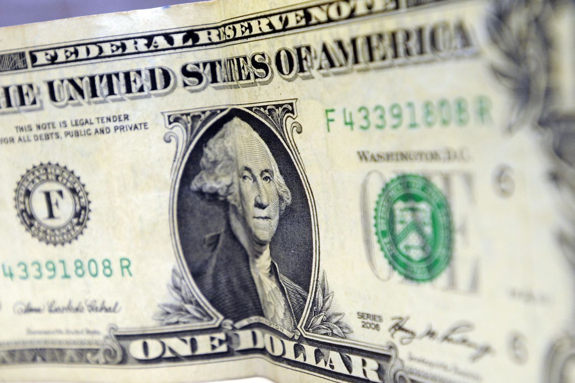 Mercado mantém expectativa de inflação em 4,01% e dólar a R$ 3,80 Dólar deve se manter em R$ 3,80, segundo mercado financeiro (Arquivo/Agência Brasil)
