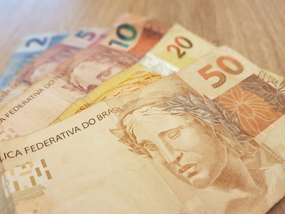 Brasileiros farão mais simpatias para ganhar dinheiro que para encontrar amor Maioria das simpatias dos brasileiros na virada vai ser para ganhar mais dinheiro, diz pesquisa — Foto: Natalia Filippin/G1 PR