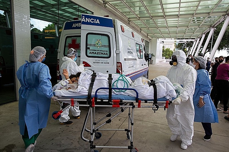 Brasil registra 4.249 mortes por covid em 24 horas e bate novo recorde na semana Foram registrados 86.652 novos infectados, número superior à média móvel calculada em sete dias, que está em 62.859 - Michel Dantas/ AFP