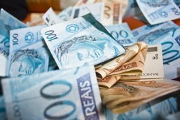 Consumidor reduz a busca por crédito Consumidor reduz a busca por crédito