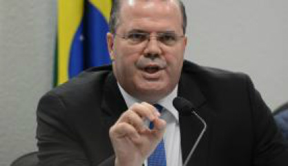 Tombini diz que reservas de US$ 374, 7 bi protegem Brasil de crises mundiais Alexandre Tombini garante que o Brasil está preparado para enfrentar turbulências no mercado internacional (Antonio Cruz/Agência Brasil)