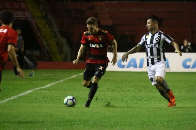 Botafogo garante empate com o Sport nos acréscimos com Lindoso Com gols no fim, Sport e Botafogo acabaram ficando no empate em 1 a 1 (Foto: Gazetapress)