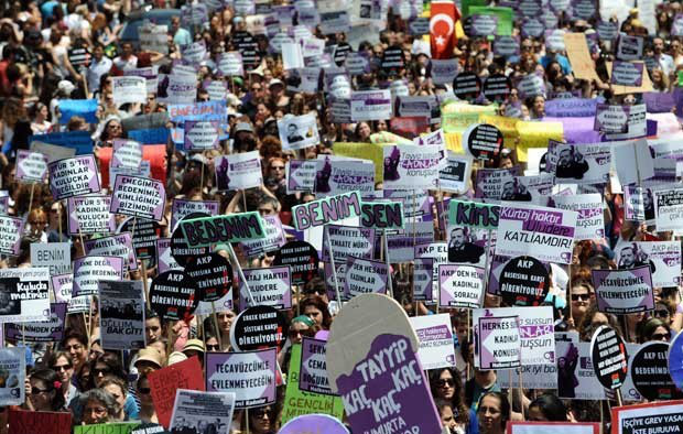 Milhares protestam na Turquia contra mudanças em lei do aborto