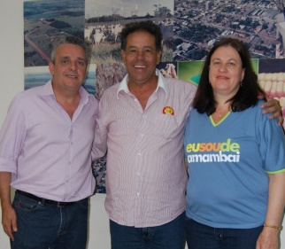 Roberto Protético reúne-se com assessor do deputado federal Biffi Vereador Roberto Protético, Ubirajara e Zita Centenaro.