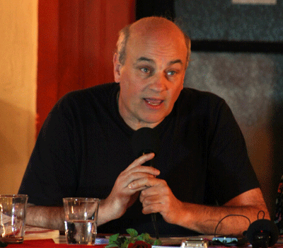 O jornalista uruguaio Raúl Zibechi. Foto: Waldo Lao