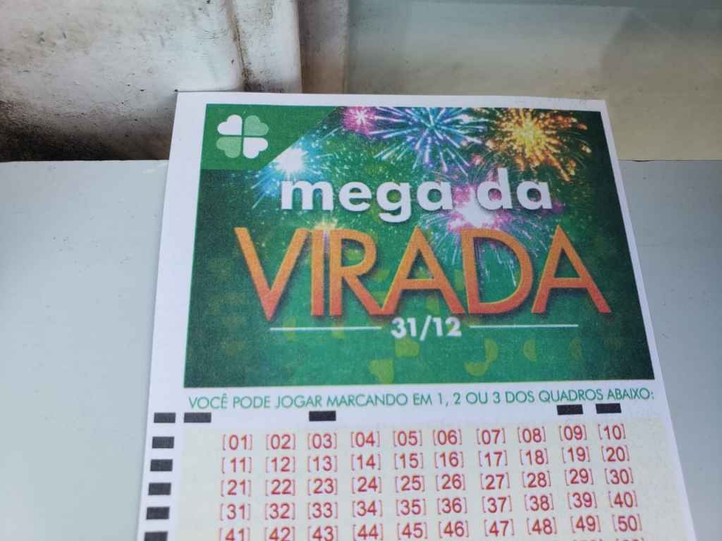 Penúltimo dia de apostas para a Mega Sena da Virada é tranquilo em lotéricas Sorteio dos R$ 300 milhões será amanhã (31/12), às 20h. (Foto: Renata Fontoura, Jornal Midiamax)