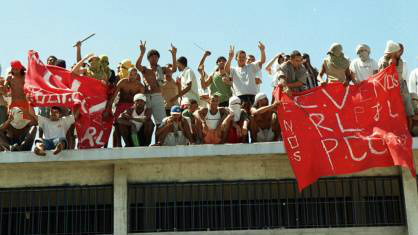 Ex-aliados CV e PCC já foram parceiros nos negócios e comandaram rebeliões pelo Brasil (Foto: Divulgação)