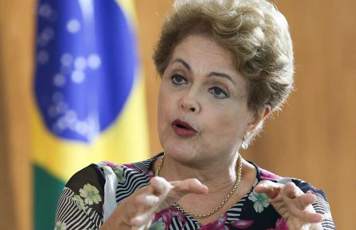 Em entrevista, Dilma diz que não há "base real" para impeachment