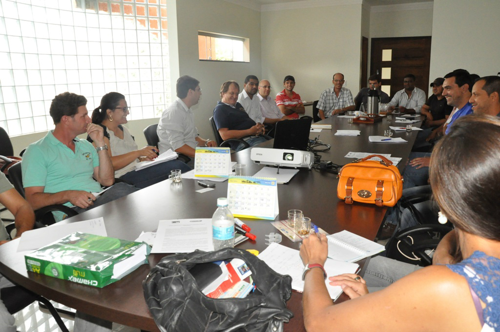 Conisul realiza reunião sobre apoio ao Sistema de Inspeção Municipal O grupo se reuniu para discutir e elaborar uma minuta de lei que venha a implementar as Leis do Sistema de Inspeção Municipal (SIM).