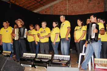 Foram 13 casais que organizaram juntos o primeiro de muitos Encontros dos Amigos de Amambai.
