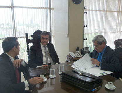 Governador garante contraproposta do MJ para compra de Terra Buriti No encontro, o governador reforçou o impasse que existe na área e a necessidade da negociação ser mantida, uma vez que o clima continua tenso na região.