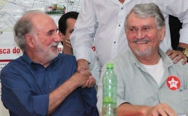Schimidt revela que PT está mais próximo de apoiar reeleição de Azambuja João Leite Schimidt e Zeca do PT em ato político (Foto: Reprodução)