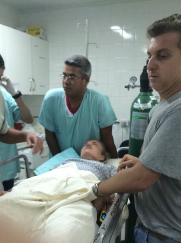 Angélica é atendida em hospital após acidente no MS (Foto: G1)
