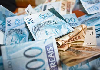 Dívida Pública Federal cresce 0,42% em abril e passa para R$ 2,45 trilhões Dívida Pública Federal cresce 0,42% em abril e passa para R$ 2,45 trilhões