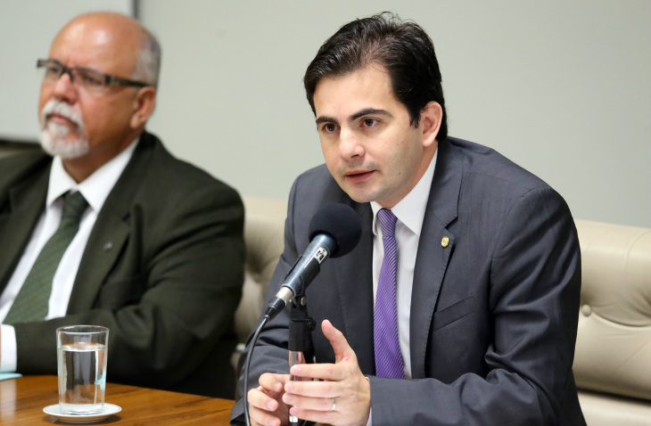Nova frente vai atuar em defesa da redução da conta de luz Fábio Garcia (D): Ao longo do ano, houve aumentos abusivos, com reajustes maiores que 50% e, em alguns estados, de até 70% / Foto: Antonio Augusto / Câmara dos Deputados.