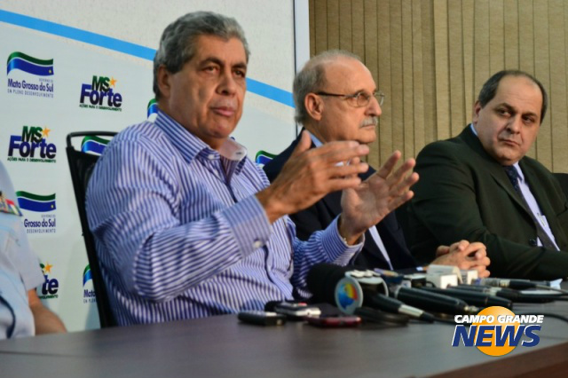Governador critica a greve se o debate ainda está aberto. Na ocasião ele chegou afirmar acordo com PMs (Foto: Marcos Ermínio)