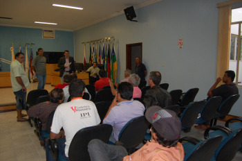 Associação dos vigilantes de Amambai realiza reunião e define reivindicações Vigias do município de Amambai, durante reunião na Câmara de Vereadores de AmambaiFoto: Moreira Produções