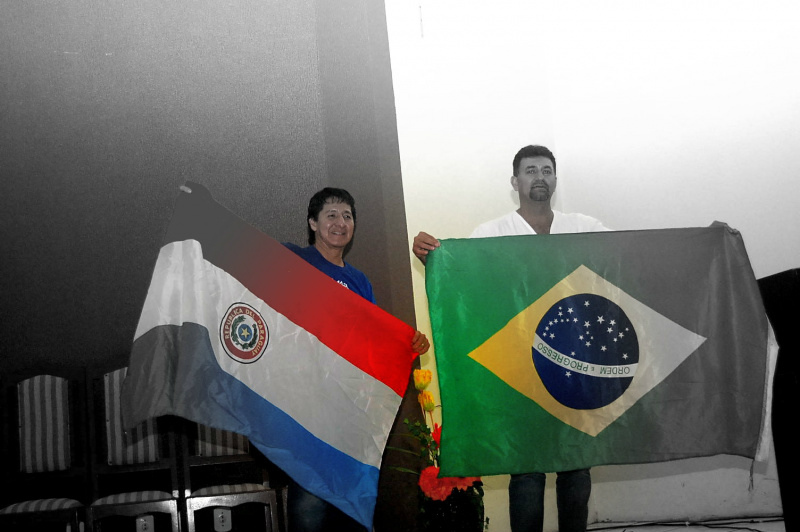 Igreja Sara Nossa Terra de Amambai uniu duas nações em culto Pastor Hector do Paraguai e Pastor Guilherme do Brasil