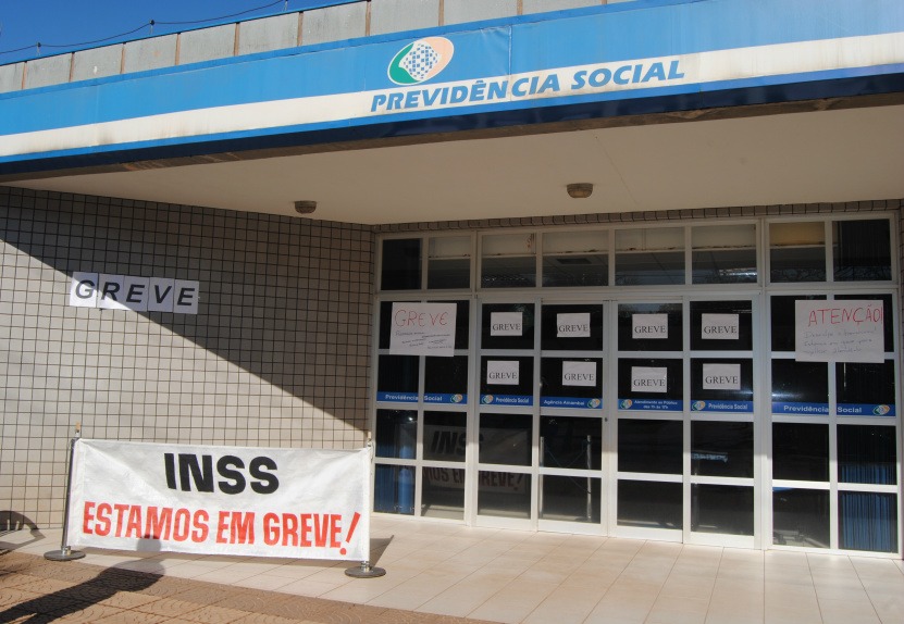 INSS de Amambai passa a funcionar em meio período Fachada do INSS em Amambai / Foto: Arquivo Moreira Produções