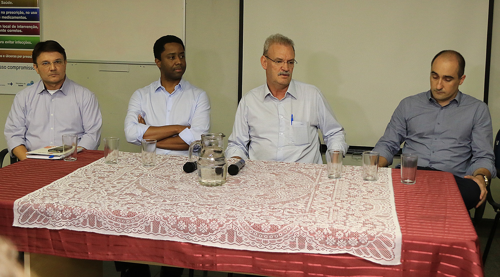 Governo do Estado anuncia nova diretoria do Hospital Regional de MS Os médicos Fernando Goldoni e Márcio Eduardo de Souza Pereira com o auditor da secretaria da Fazenda, Edson da Mata formam o novo comando do HR, anunciado pelo secretários de Saúde Geraldo Resende