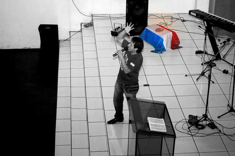 Igreja Sara Nossa Terra de Amambai uniu duas nações em culto Pastor Hector conta seus objetivos ministerial e diz que já vê os frutos de seus trabalhos em seu país.