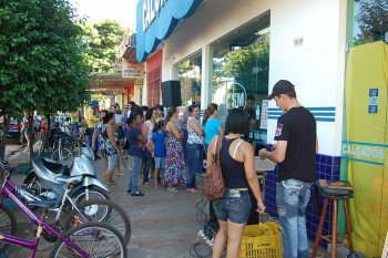 As lojas devem ficar abertas até às 17hFoto: Moreira Produções