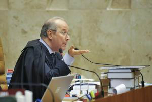 A decisão final cabe ao ministro Celso de Mello (Foto: José Cruz/ABr)