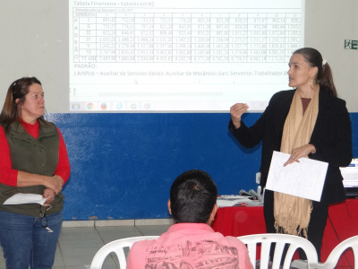Secretária municipal de Educação, professora Vera Lorensetti, presente na reuniãoFoto: Assessoria