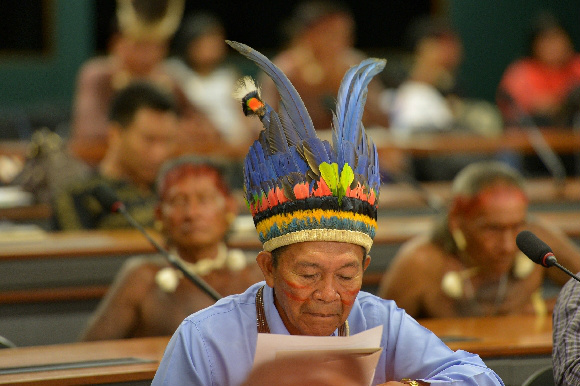 Cerca de 700 indígenas ocupam Câmara Federal