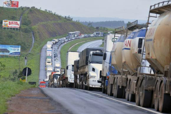 Más condições de rodovias elevam em média 30% o custo de escoamento de grãos