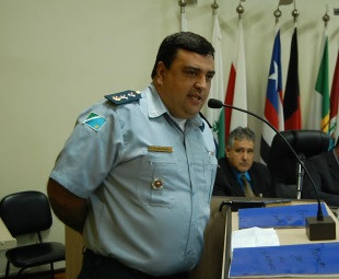 Desgastadas e apagadas, faixas de trânsito em Amambai colocam pedestres em risco Comandante da 3ª CIPM, major Carlos Magno / Foto: Moreira Produções