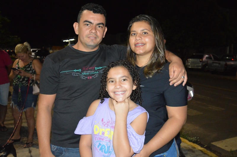 Dayane ao lado do esposo e da filha. Para ela, o ano de 2020 será para recompensar 2019 / Foto: Moreira Produções