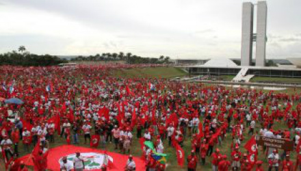 PT e movimentos sociais organizam caravanas para posse de Dilma