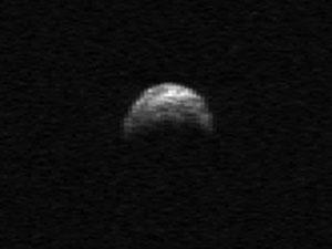 Asteroide 2005 YU55, em imagem de 2010