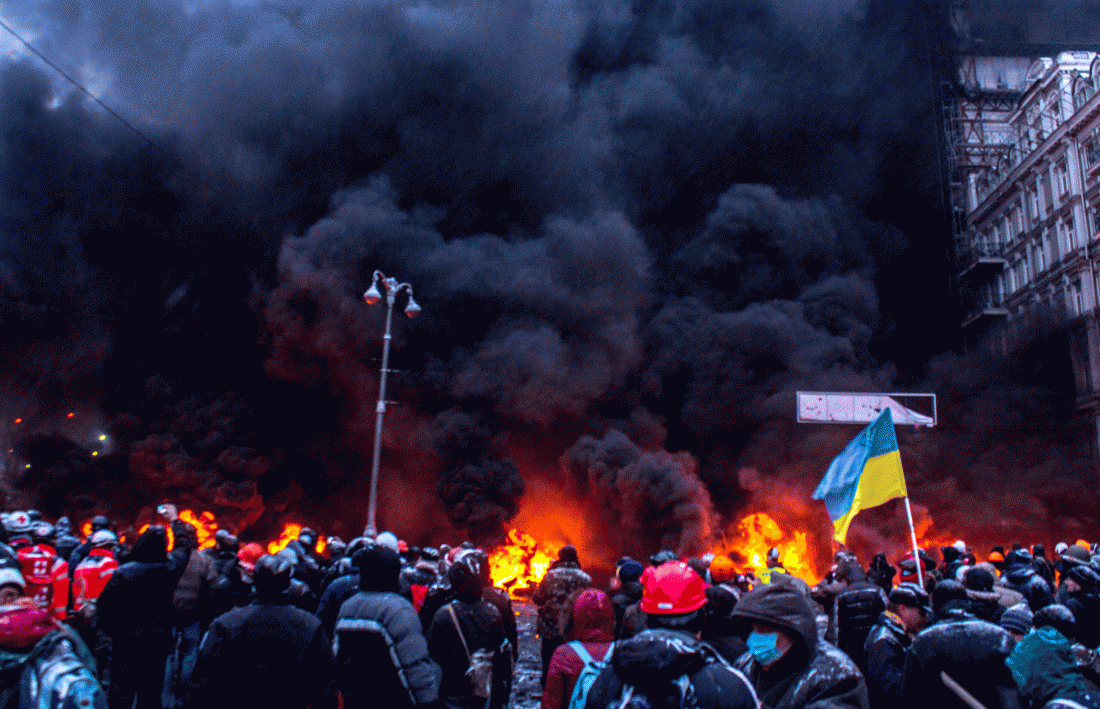 Após reunião com chanceleres europeus, líderes opositores se dirigiram ao gabinete de Yanukovich para selar resolução