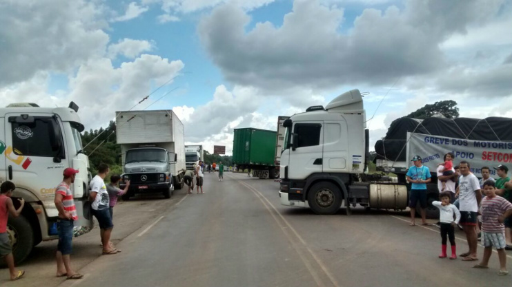 Governo endurece multas e sanções para quem obstruir rodovias do país Governo endurece multas e sanções para quem obstruir rodovias do país