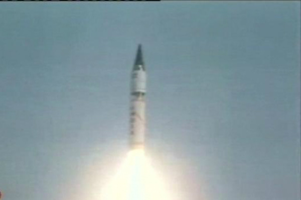 Índia testa com sucesso míssil nuclear de longo alcance