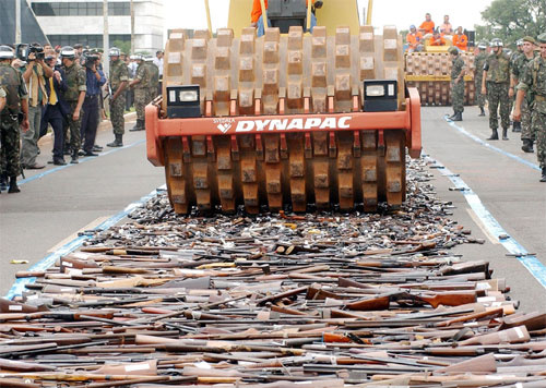 Massacre de Realengo reacende debate sobre violência e desarmamento no país
