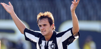 Botafogo vence o América Lucas fez dois gols, mas não foram suficientes para a classificação do Botafogo.