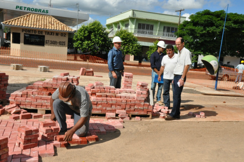 Caso não haja atrasos nos repasses das verbas por parte do governo federal, a empresa construtora se compromete em concluir a obra em aproximadamente quatro meses.