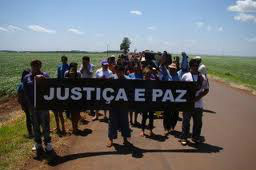 Indígenas participam de Marcha contra o Genocídio e pela Paz. Foto: Cimi Equipe Dourados
