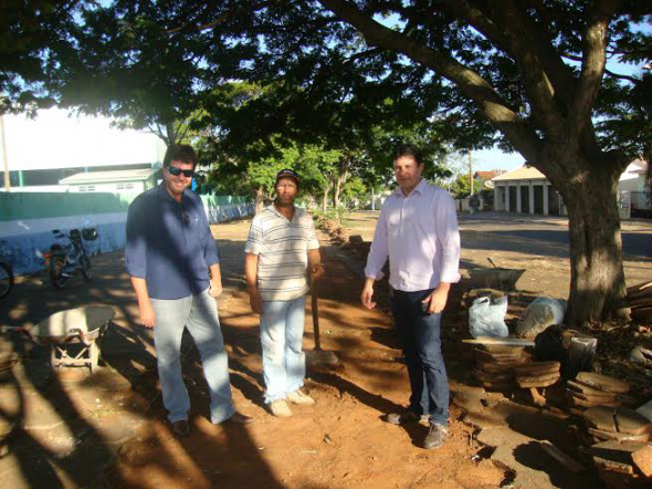 O vereador esteve juntamente com o secretário municipal de Obras, Eder Espíndola, visitando a obra / Foto: Assessoria