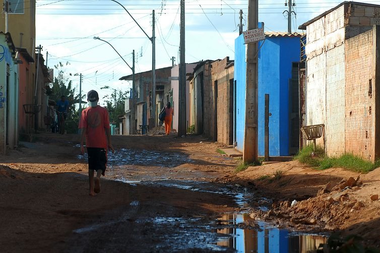 Mais de 40% dos brasileiros até 14 anos vivem em situação de pobreza Brasília - Cidade Estrutural (Marcello Casal Jr/Agência Brasil)