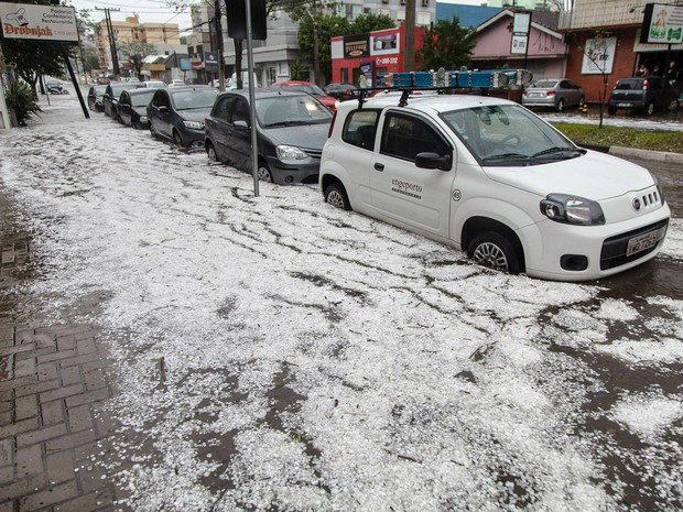 Novo Hamburgo tem queda de granizo no Vale do Sinos (Foto: Leonardo Savaris)