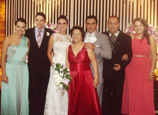 Luís com sua família em casamento do sobrinho Diogo.