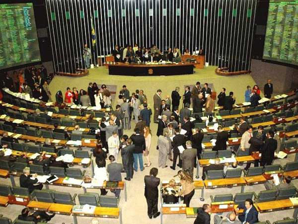 Câmara cria hoje comissão especial para discutir royalties Câmara cria hoje comissão especial para discutir royalties